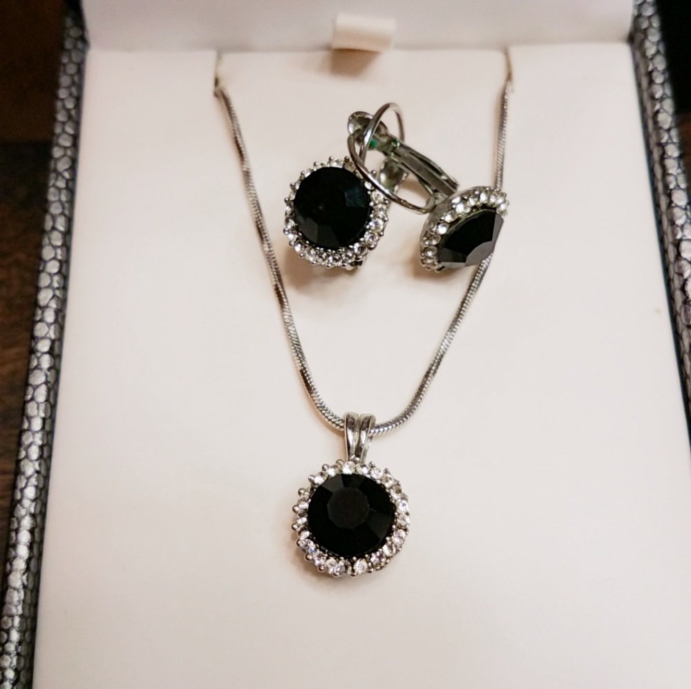 A necklace and earrings